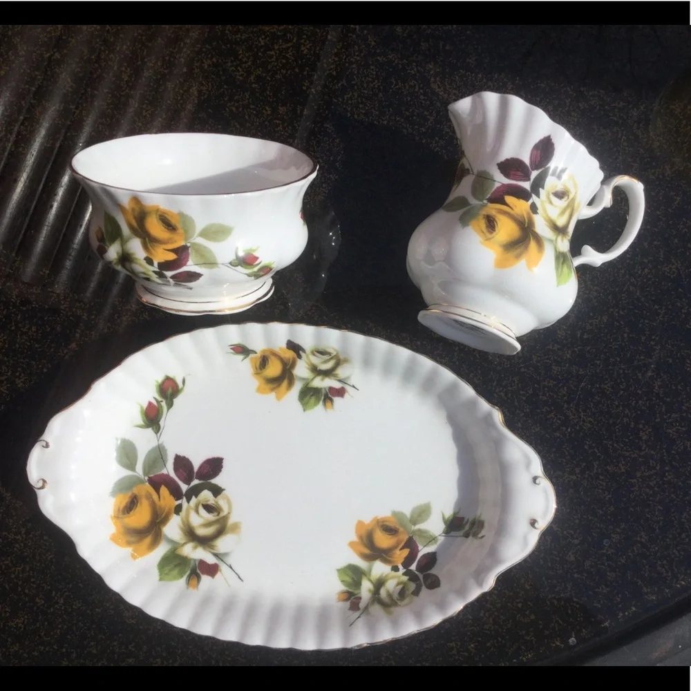 👸 ROYAL ALBERT Creamer Sugar Dish Fine China Floral EUC